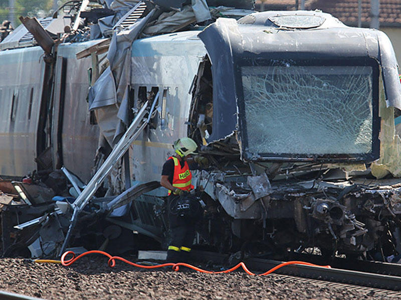 Qatar məktəbli avtobusu ilə toqquşdu: ölənlər və yaralananlar var