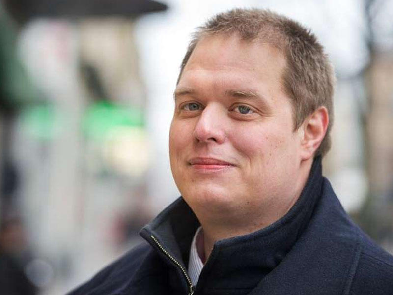 Qadınlara seks obyekti kimi baxan millət vəkili istefa verdi