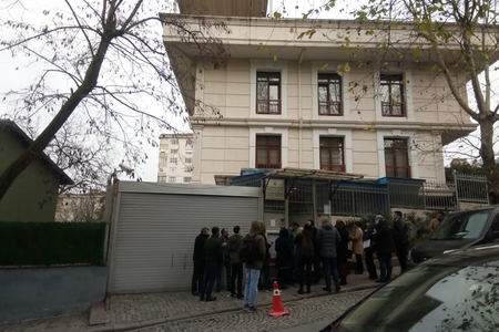Azərbaycanın İstanbuldakı konsulluğunun fəaliyyətindən şikayətlər var – hadisə yerindən reportaj (FOTOLAR)