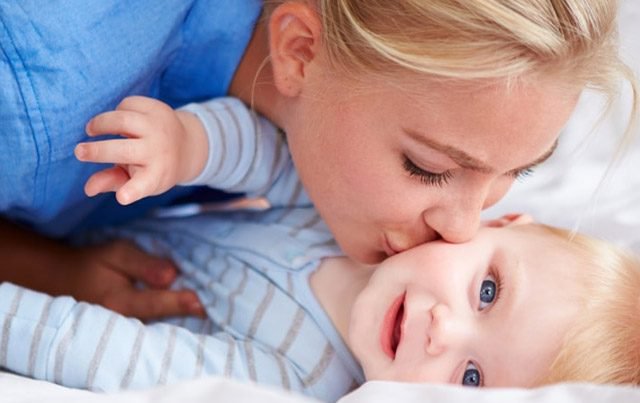 Körpələri öpməyin - Xəbərdarlıq