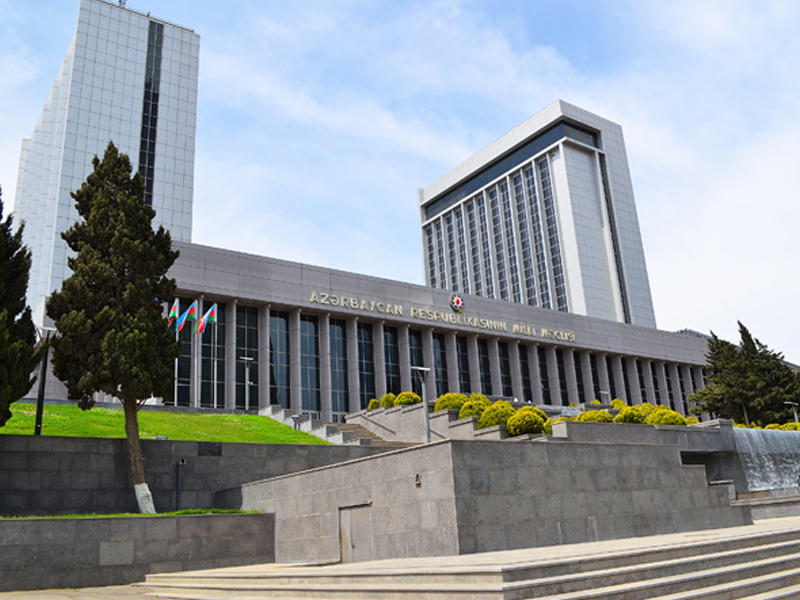 Deputatlar tətilə çıxırlar