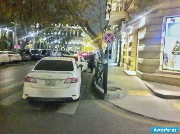 Bakıda sürücü piyada zolağını zəbt etdi - FOTO