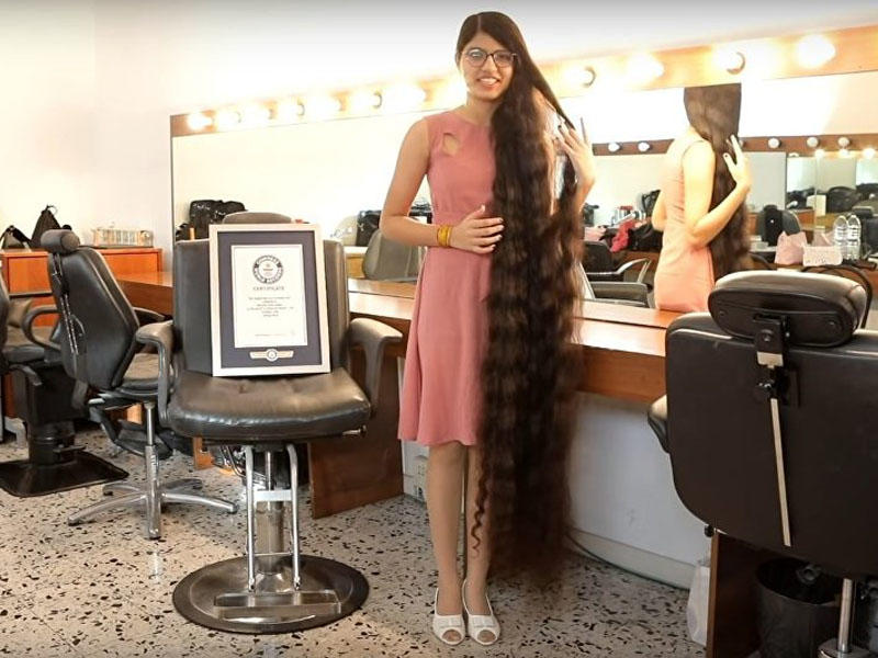 Qız saçlarının uzunluğuna görə rekordlar kitabına düşdü - FOTO