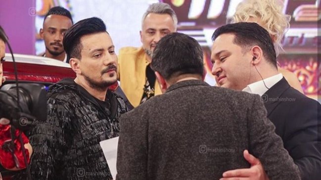 Oqtayın canlı yayımda Sərxana verdiyi məktubda GÖRÜN NƏ YAZILIBMIŞ - FOTO