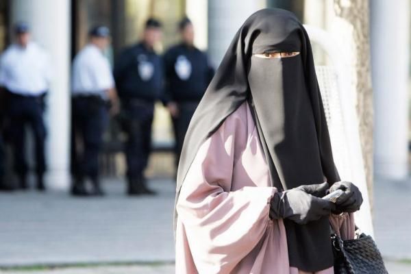 Gürcüstanda çadra və niqabın qadağan olunması təklif edildi