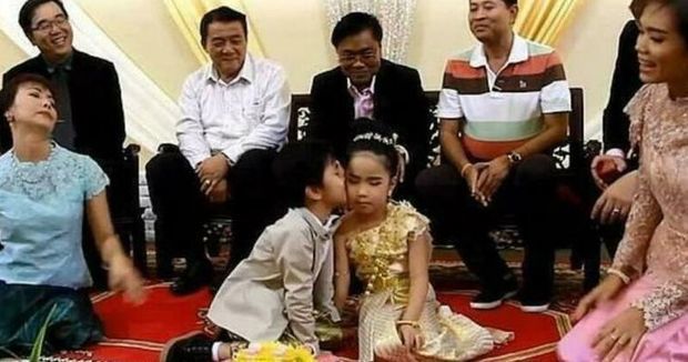 Taylandda altı yaşlı qardaşı əkizi bacısı ilə evləndirdilər - FOTO