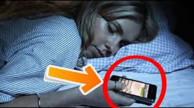 DİQQƏT! Yatarkən telefonu 2 metr kənara qoyun!!! - VİDEO