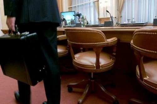 Daha bir yüksək vəzifəli məmur işdən ÇIXARILDI