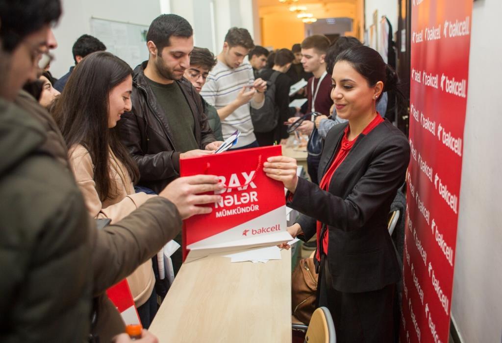“Bakcell”dən məzun və tələbələrə növbəti dəstək (FOTO)