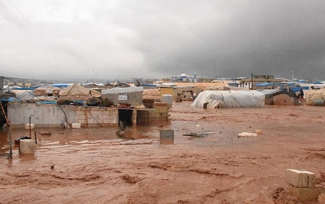 Sel 25 min qaçqını çadırsız qoydu - Fotolar + Video