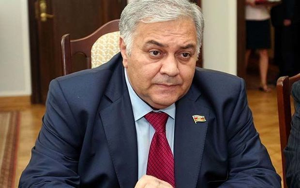 Deputatlar Milli Məclisdə səs-küy saldılar, spiker irad tutdu