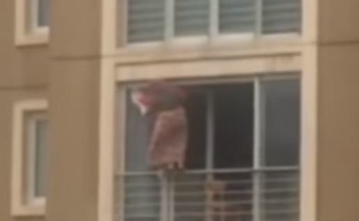 Binalarda yaşayan qadınların 