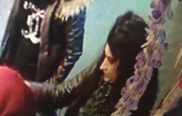 Bakıda trans “qaraçı hipnozu” ilə satıcıları aldatdı - VİDEO