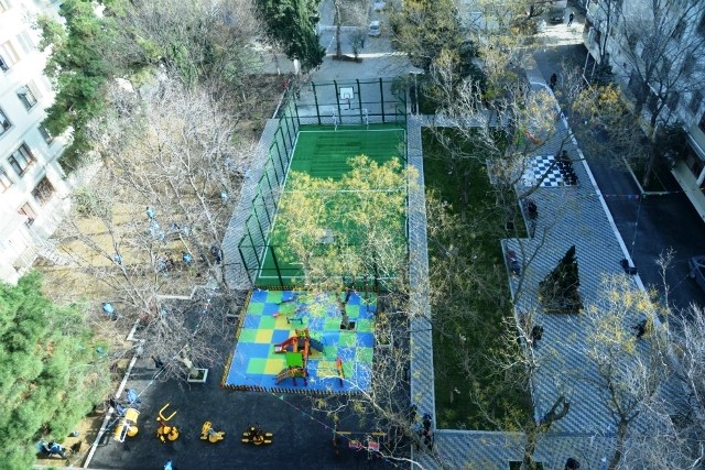 “Bizim həyət” layihəsi çərçivəsində abadlaşdırılan növbəti həyət sakinlərin istifadəsinə verilib