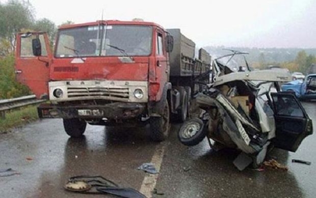 Ucarda “KamAZ” la “Opel” toqquşdu, ölən var - YENİLƏNİB