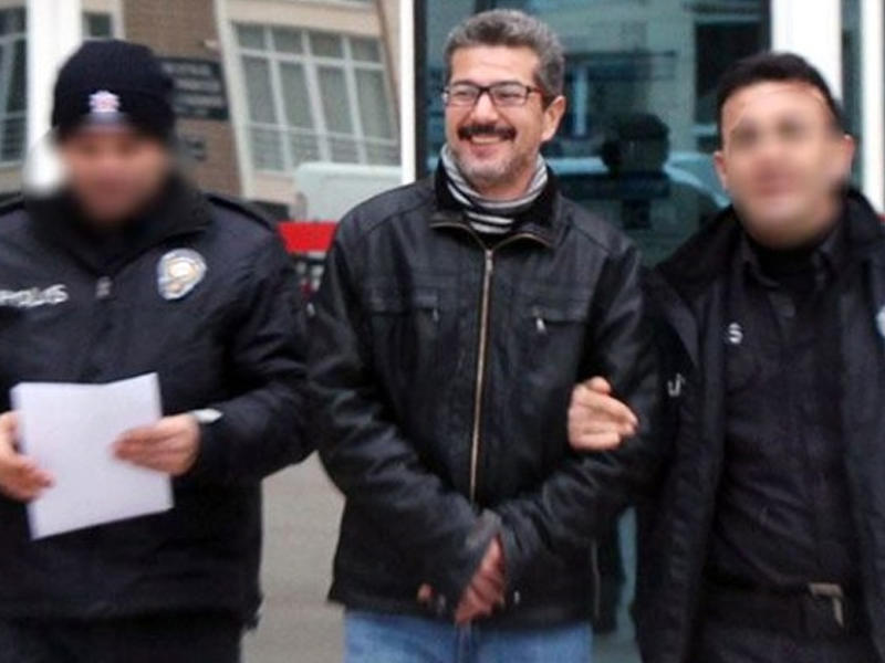 Arvadını bıçaqlayan kişi həbsxanaya gülə-gülə getdi - Şok səbəb