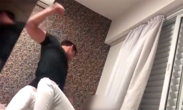 Pilot vəkil sevgilisini hədiyyəyə görə döydü — FOTO