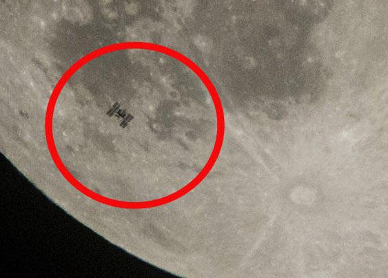 Çinin kosmik gəmisi Ayın görünməyən səthinə enib - FOTO