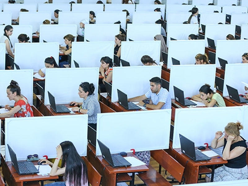 Müəllimlərin imtahanında biabırçı nəticə - Riyaziyyatdan 1, fizikadan 5 faiz düzgün cavab verib