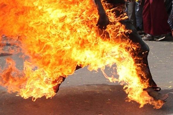 Bakıda DƏHŞƏT: Sobaya neft tökən qadın yanaraq can verdi