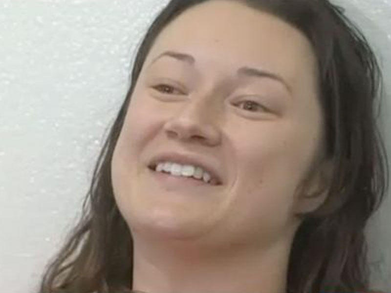 İnternetdə tanış olduğu kişiyə 159 mindən çox mesaj göndərən qadın həbs olundu - FOTO