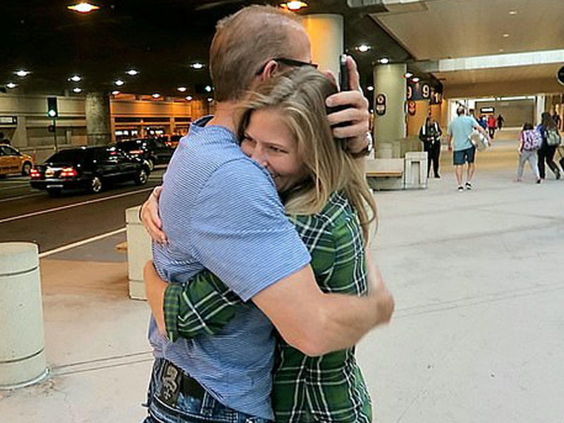 10 il axtardı, atasını Facebook-da tapdı - VİDEO - FOTO