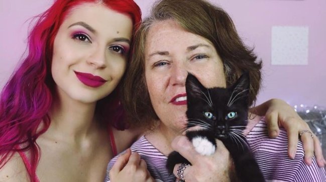 24 yaşlı qız 61 yaşlı nənə il evlənir - FOTO