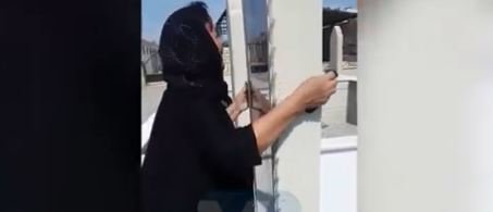 Anası Anar Nağılbazın məzarı üstə nalə çəkdi - ÜRƏKDAĞLAYAN VİDEO