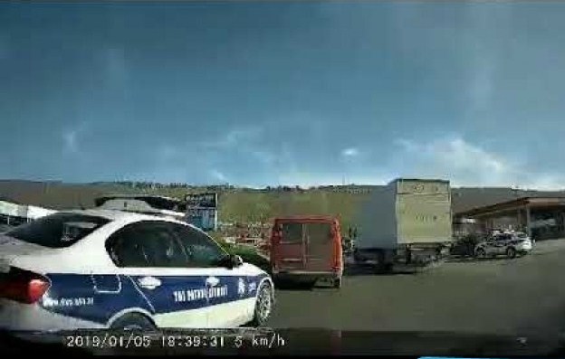 Qayda pozanı saxlamağa gedir, özü daha betər qayda pozur - 99 YP 257 - VİDEO