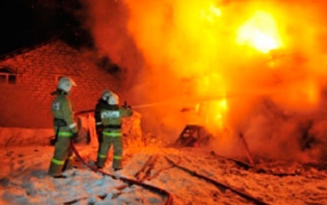 Rusiyada növbəti dəhşətli yanğın - Bir evdə 6 nəfər yanaraq öldü