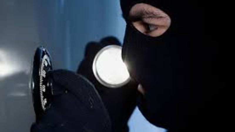 Bakıda qonaq evin açarını oğurladı – Qayıdıb seyfi apardı - FOTO