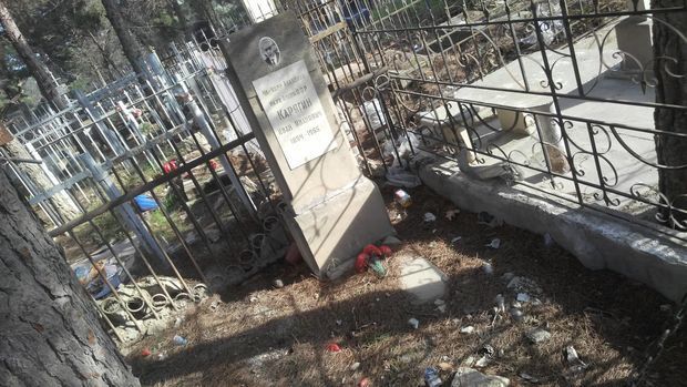 Dünya şöhrətli alimin Bakıdakı məzarında acınacaqlı mənzərə - FOTO