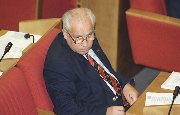 Azərbaycanı sevməyən və burun silməsi ilə yadda qalan “kommunist”