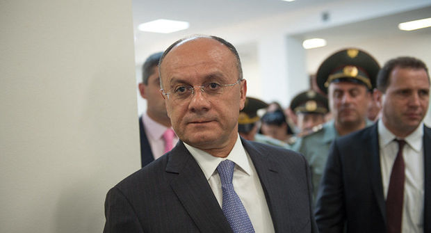 Ermənistanın sabiq müdafiə nazirinə ittiham irəli sürüldü