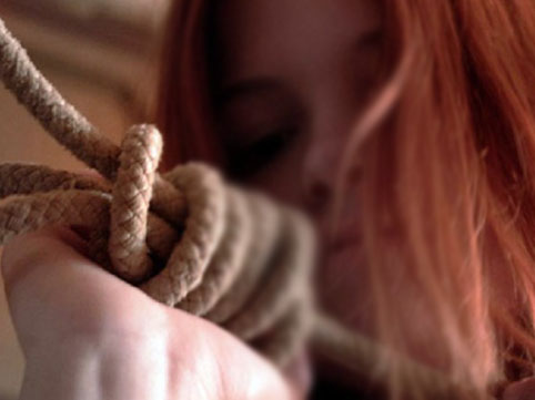 Tərtərdə 16 yaşlı qız özünü asdı - Sevdiyinə görə