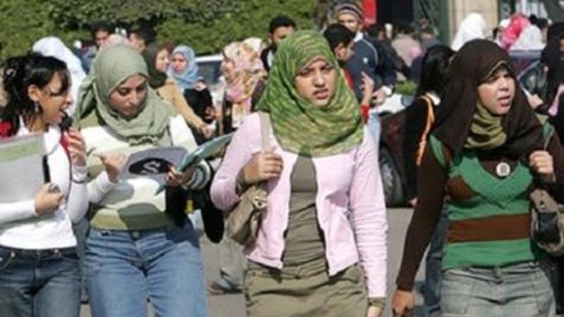 Bu görüntülərə görə universitetdən qovuldu: sevgilisinin qucağında… - VİDEO