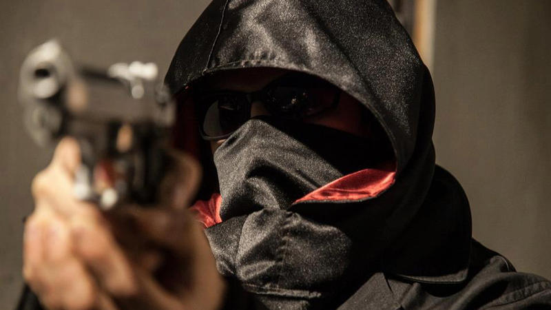 “Bazarstore”a silahlı basqın - Tapança ilə vurub qaçdı