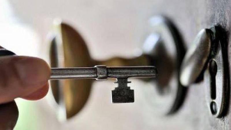 Bacısının evdə yatdığını görüb... - Qardaşdan RƏZİL HƏRƏKƏT