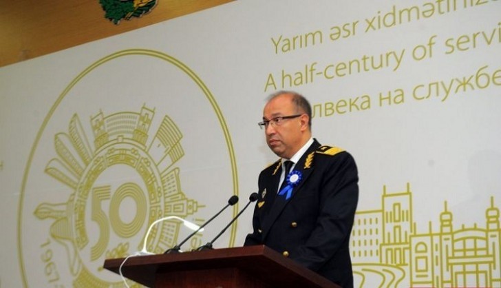 Zaur Hüseynov metronu təmizləyən 100 nəfəri işdən çıxardı