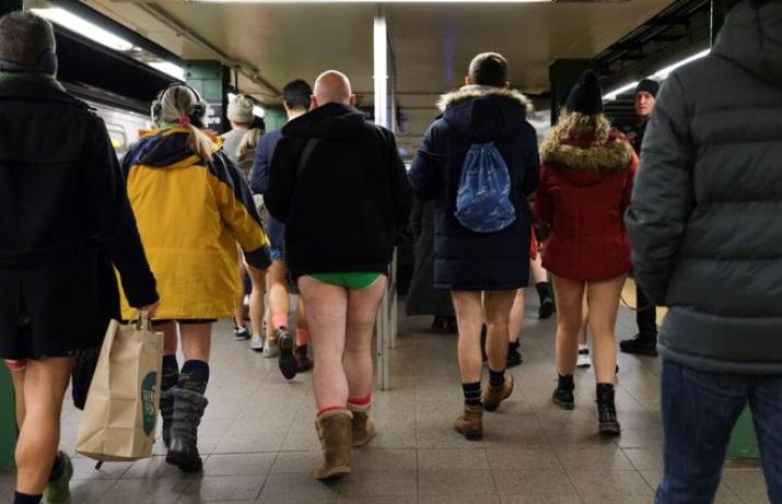 Bu il də metroda şalvarsız səyahət etdilər - Fotolar