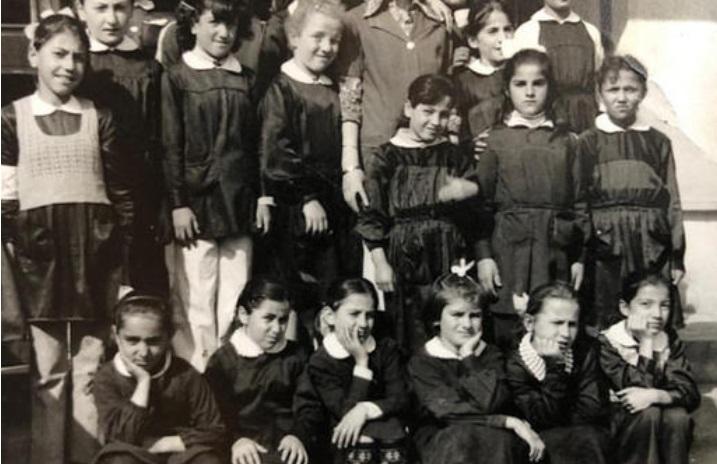 Məşhur müğənni uşaqlıq fotosunu paylaşdı: 