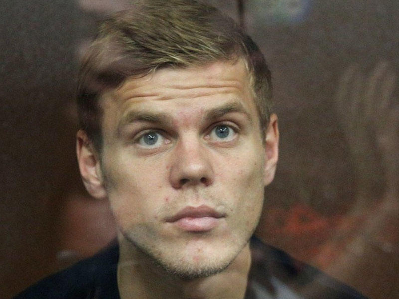 Futbolçu həbsxana yeməyindən imtina etdi, internetdən sifariş verir