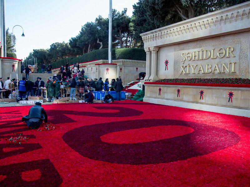 Şəhidlər xiyabanında hazırlıq işləri görülür - FOTO