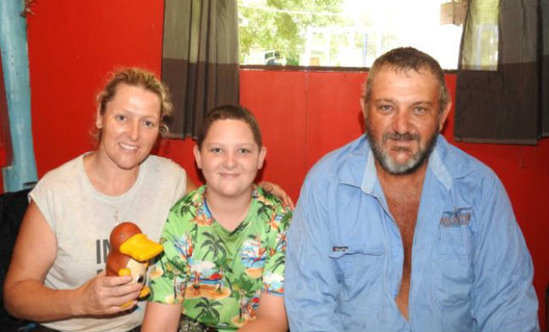 Ata iri piton ilanının hücum etdiyi oğlunu son anda xilas etdi — FOTO / VİDEO