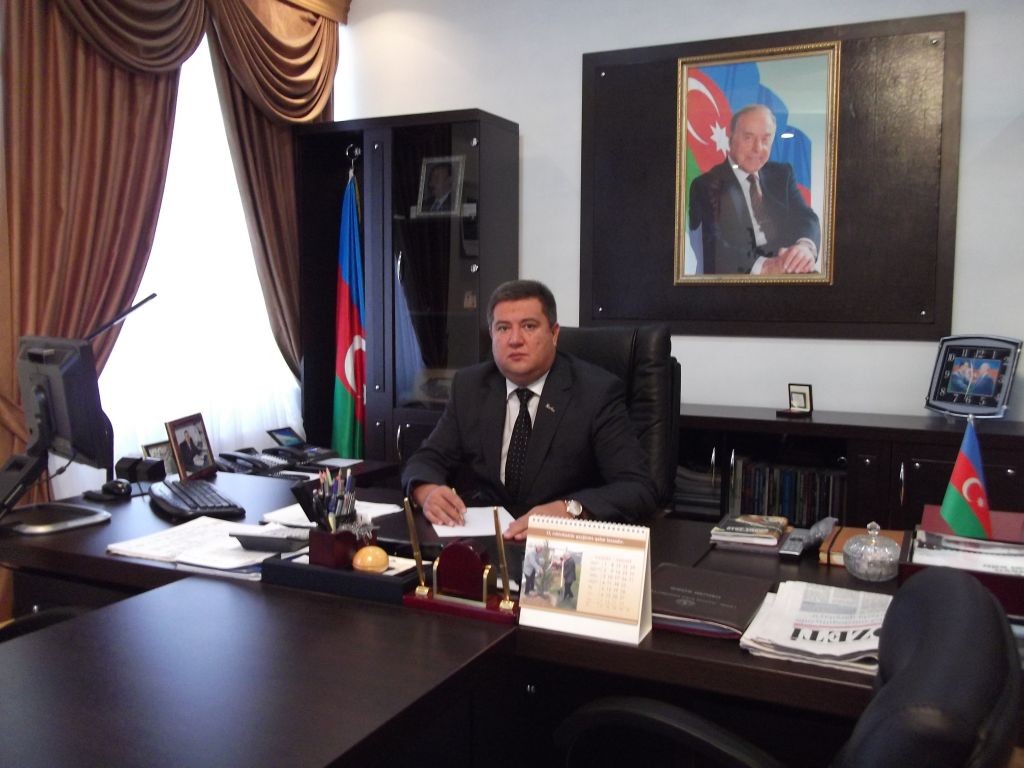 “Biz ailəliklə Ermənistana sığınmağa məcburuq” - İcra başçısı 15 nəfərlik ailəni aclığa məhkum edib