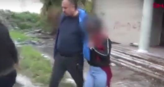 Dəhşətli anlar: 21 yaşlı gənc azyaşlı qızla fabrikdə çılpaq tutuldu - VİDEO