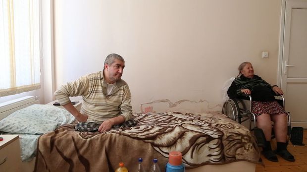 Dörd dil bilsə də, həyatla dil tapa bilmədi - VİDEO