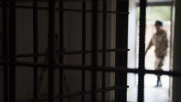 Məhkum qadınlar Rusiyada həbsxana əməkdaşlarını döydülər