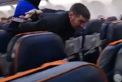 Təyyarə oğrusunun ələ keçirilmə anı – Video