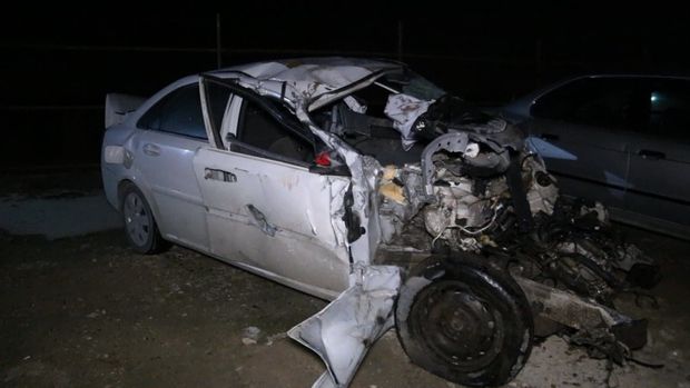 Bakıda dəhşətli qəza: maşın ikiyə bölündü, sürücü öldü - VİDEO